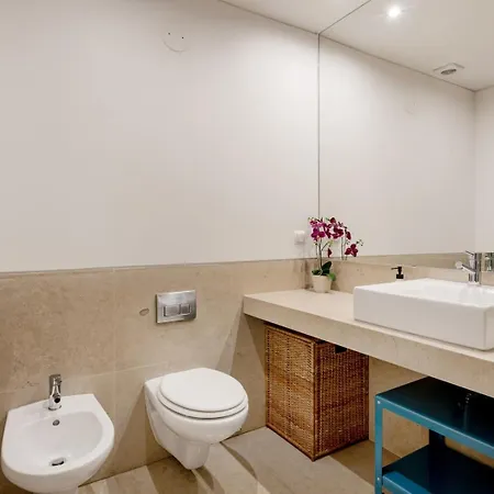 Chiado Mercy Ii * Lisboa