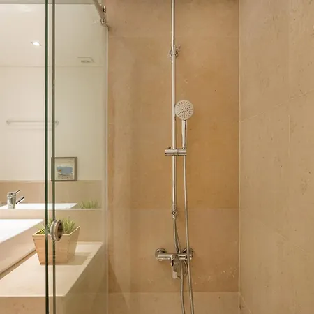 Chiado Mercy Ii With Ac Apartman Lisboa