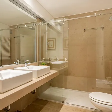 Chiado Mercy Ii With Ac Apartman Lisboa