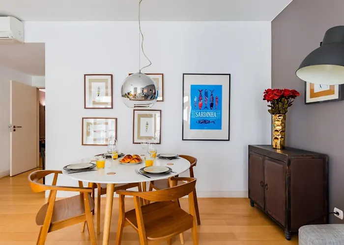 Chiado Mercy Ii With Ac Apartment