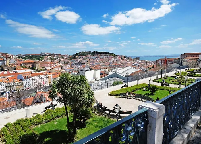 Chiado Mercy Ii With Ac Apartment *