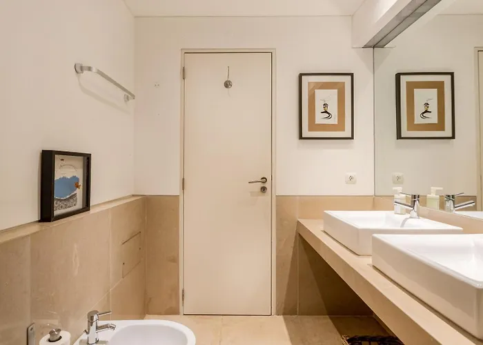 Chiado Mercy Ii With Ac Apartman